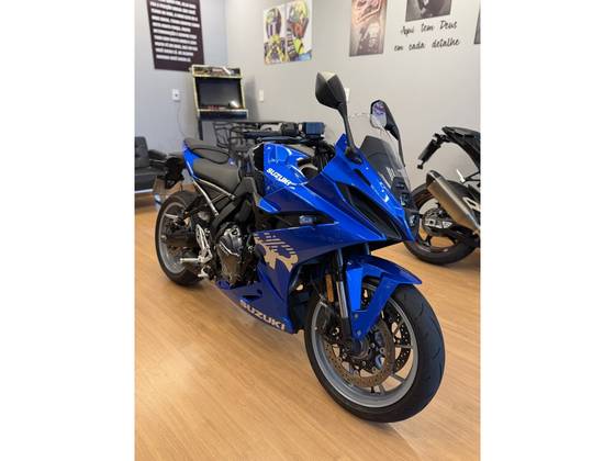 SUZUKI GSX-8R 
